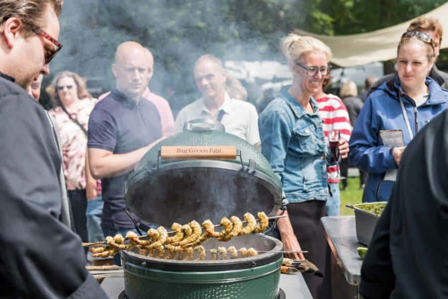 Big green egg barbecue aan huis met BBQ chef kok op locatie